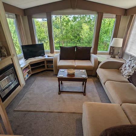 Red Squirrel Holiday Home In The Countryside, 10 Mins To Lligwy Beach Llandyfrydog Bagian luar foto
