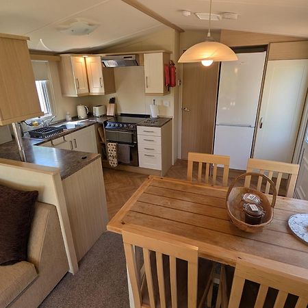 Red Squirrel Holiday Home In The Countryside, 10 Mins To Lligwy Beach Llandyfrydog Bagian luar foto