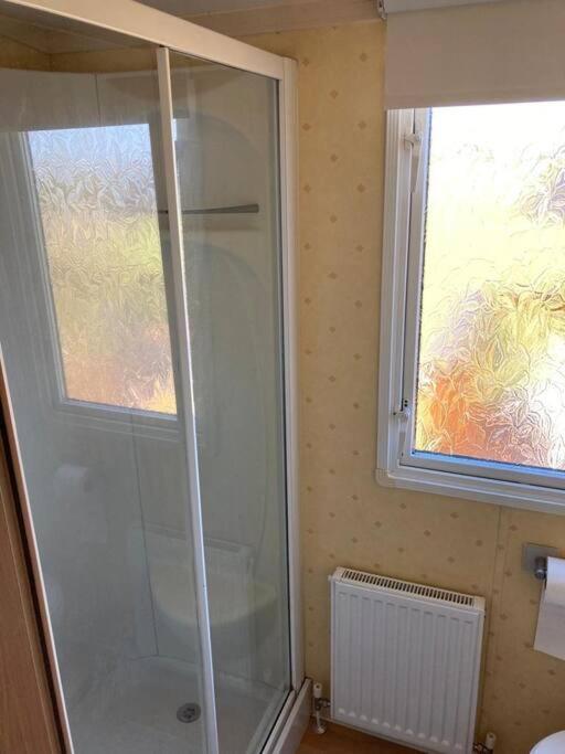 Red Squirrel Holiday Home In The Countryside, 10 Mins To Lligwy Beach Llandyfrydog Bagian luar foto
