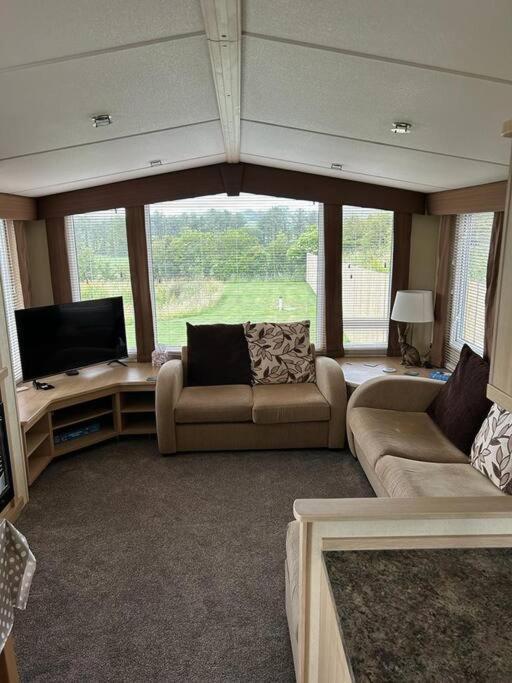 Red Squirrel Holiday Home In The Countryside, 10 Mins To Lligwy Beach Llandyfrydog Bagian luar foto