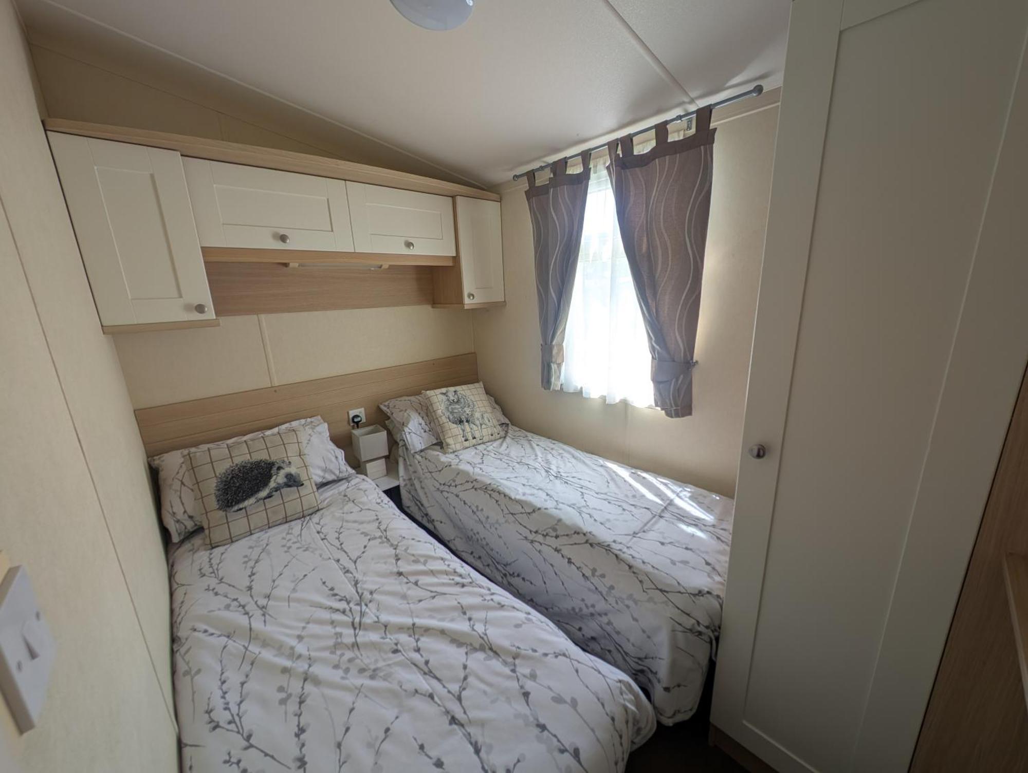 Red Squirrel Holiday Home In The Countryside, 10 Mins To Lligwy Beach Llandyfrydog Bagian luar foto